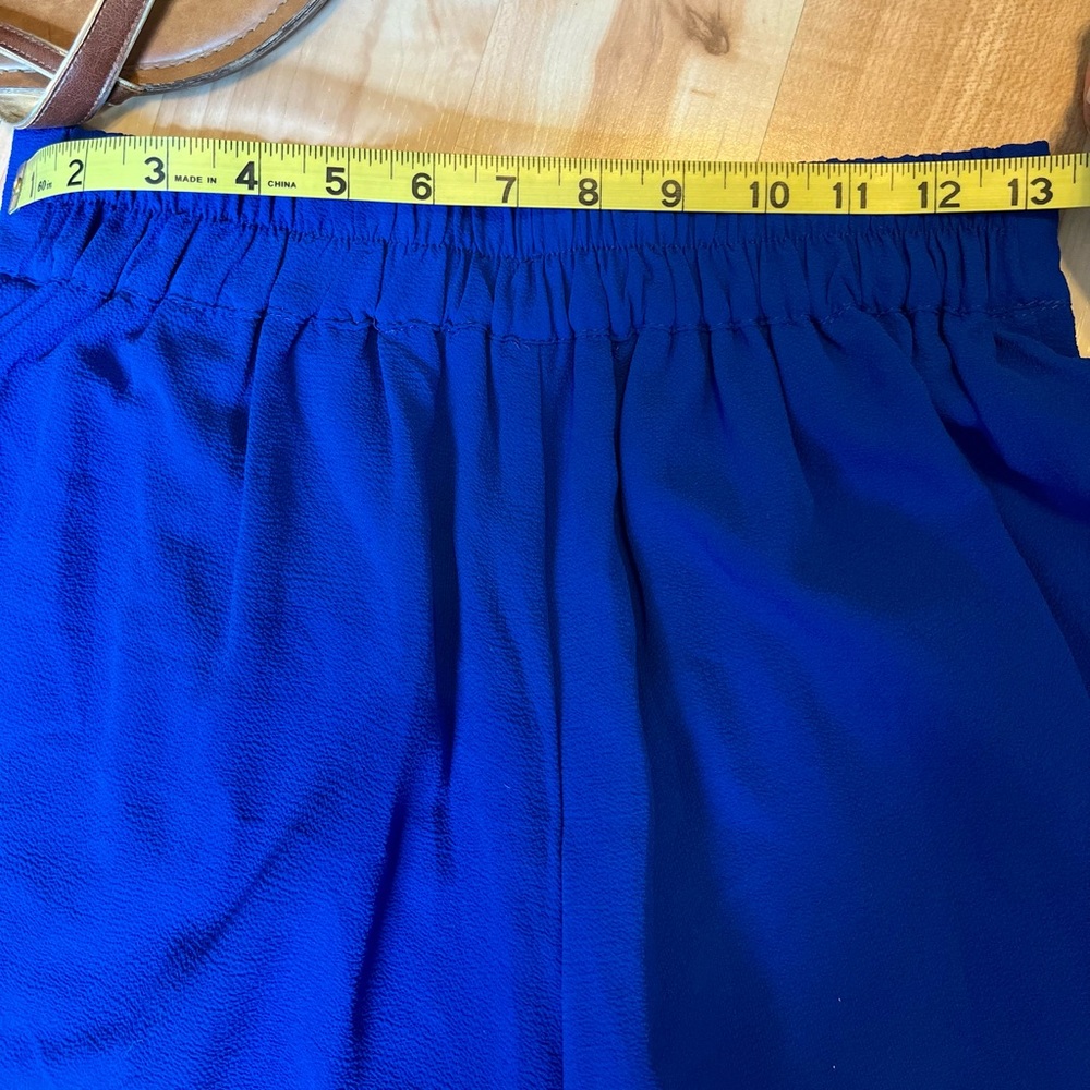 Shorts - Picture 2 of 3